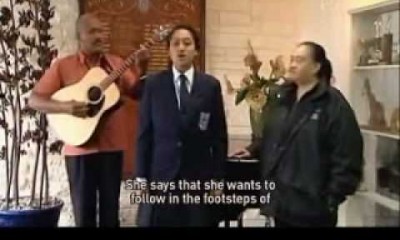 Singer Waikamihi Korohina-Ormsby profiled on Te Karere